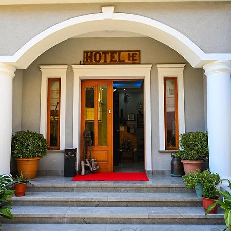 Hotel Epoka ชโคเดอร์ ภายนอก รูปภาพ