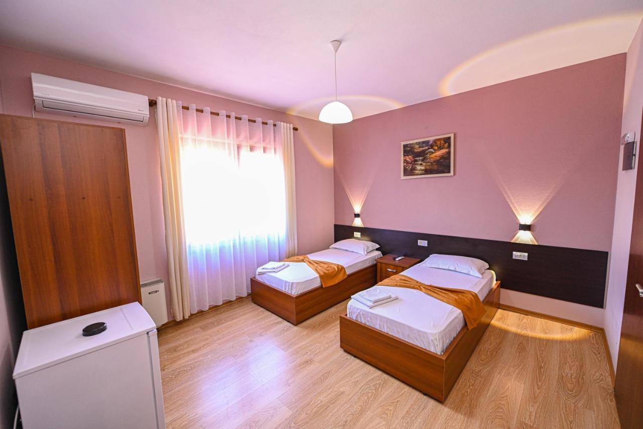 Hotel Epoka ชโคเดอร์ ภายนอก รูปภาพ